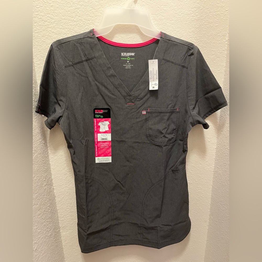 Scrub Star Women’s Henley Top😍🤎